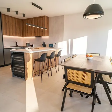 Namiko By Belmont Realty * 자다르