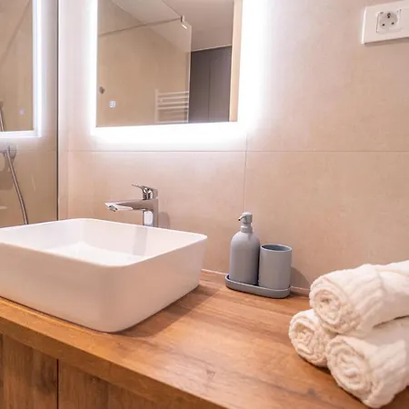 Namiko By Belmont Realty 公寓